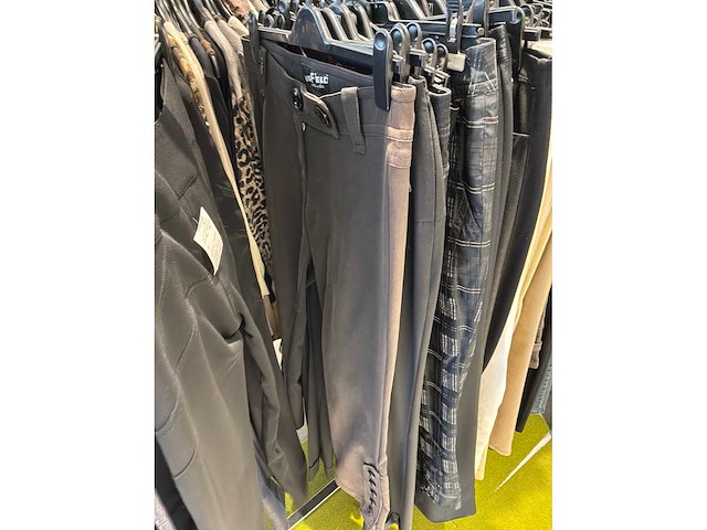 Dames broeken (178 stuks) - afbeelding 25 van  60