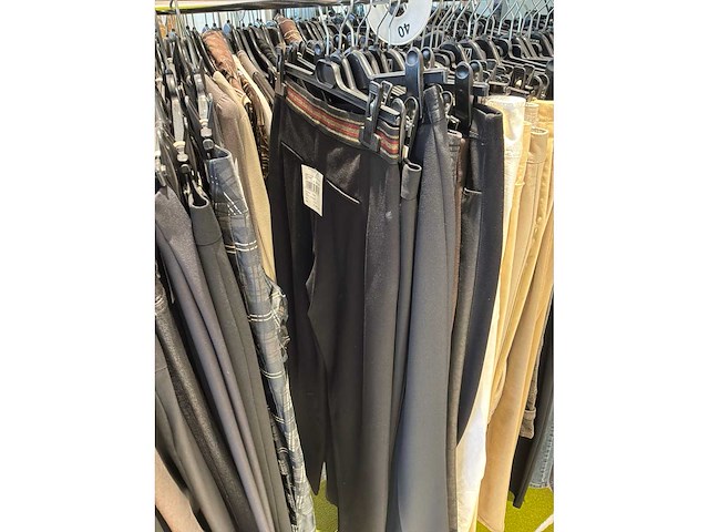 Dames broeken (178 stuks) - afbeelding 29 van  60