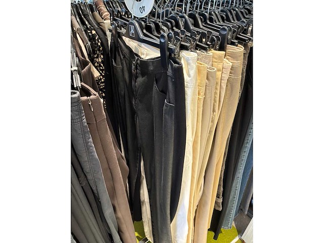 Dames broeken (178 stuks) - afbeelding 33 van  60