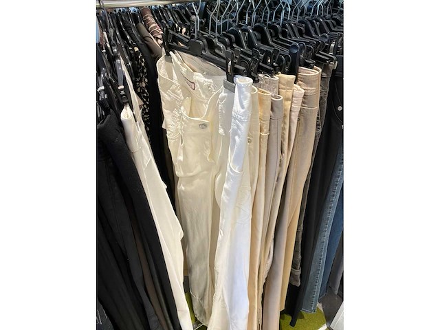 Dames broeken (178 stuks) - afbeelding 35 van  60