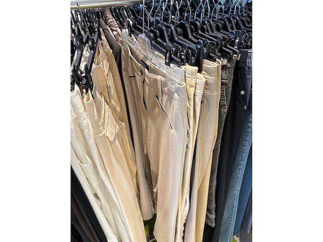 Dames broeken (178 stuks) - afbeelding 37 van  60