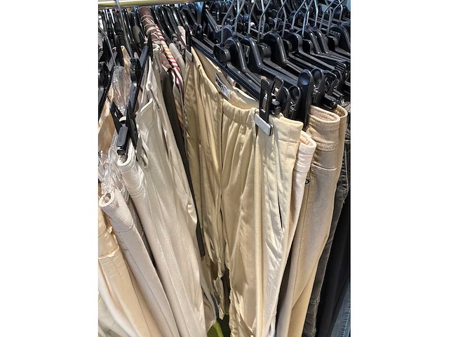 Dames broeken (178 stuks) - afbeelding 39 van  60