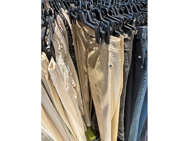 Dames broeken (178 stuks) - afbeelding 41 van  60