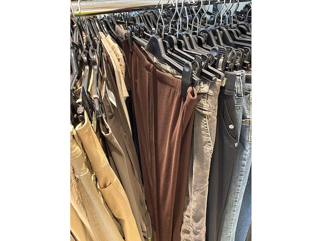 Dames broeken (178 stuks) - afbeelding 43 van  60