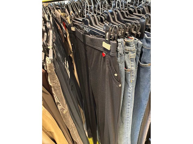 Dames broeken (178 stuks) - afbeelding 45 van  60