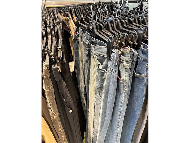 Dames broeken (178 stuks) - afbeelding 46 van  60