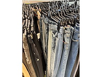 Dames broeken (178 stuks) - afbeelding 46 van  60