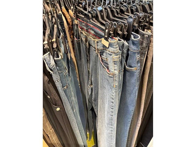 Dames broeken (178 stuks) - afbeelding 47 van  60