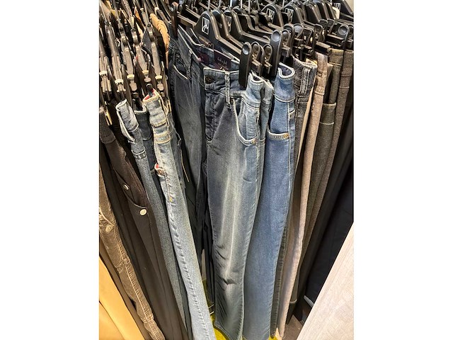 Dames broeken (178 stuks) - afbeelding 49 van  60