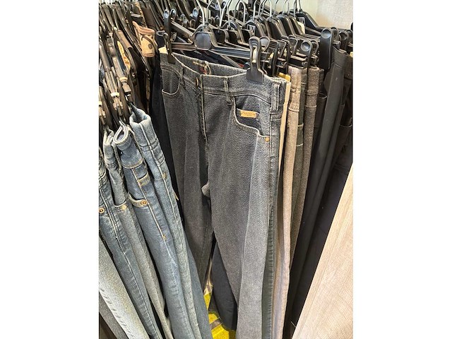 Dames broeken (178 stuks) - afbeelding 51 van  60