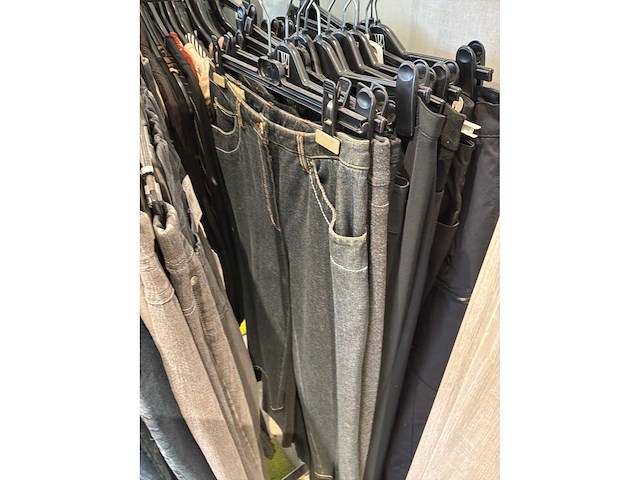 Dames broeken (178 stuks) - afbeelding 55 van  60