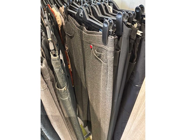 Dames broeken (178 stuks) - afbeelding 56 van  60