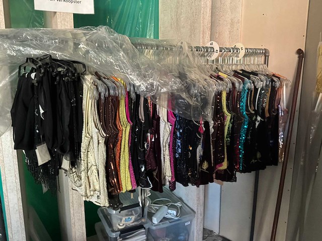 Dames broeken, tops, jassen, colberts en accessoires (600 stuks) - afbeelding 1 van  11