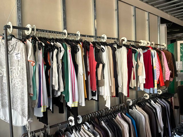 Dames broeken, tops, jassen, colberts en accessoires (600 stuks) - afbeelding 9 van  11