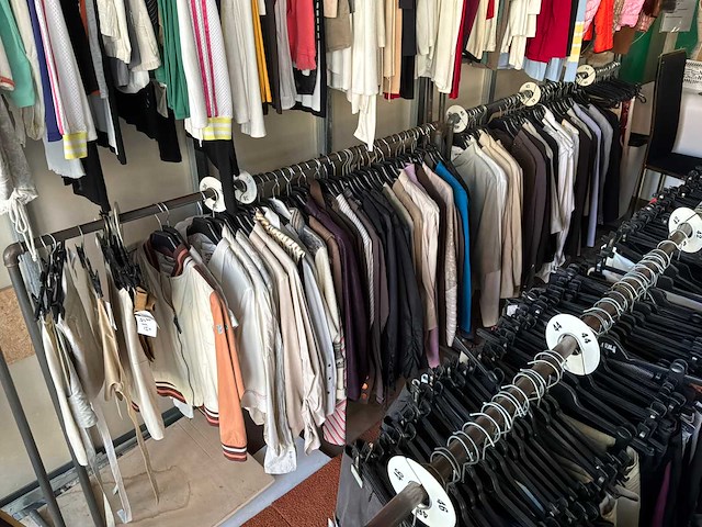 Dames broeken, tops, jassen, colberts en accessoires (600 stuks) - afbeelding 10 van  11