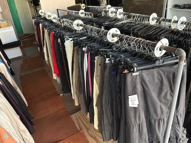 Dames broeken, tops, jassen, colberts en accessoires (600 stuks) - afbeelding 11 van  11