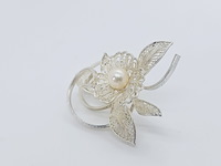 Dames filigree flower broche - afbeelding 3 van  5