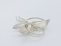 Dames filigree flower broche - afbeelding 5 van  5