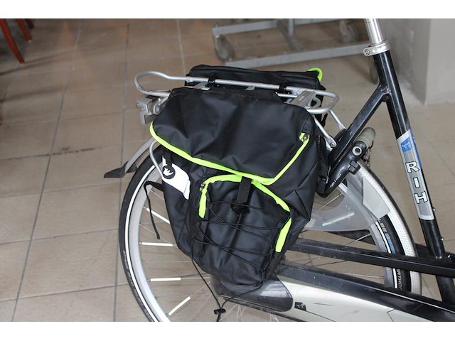 Damesfiets rih type delta met acht versnellingen en fietstassen. - afbeelding 4 van  4