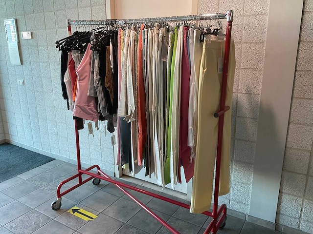 Dameskleding (100x) - afbeelding 1 van  6