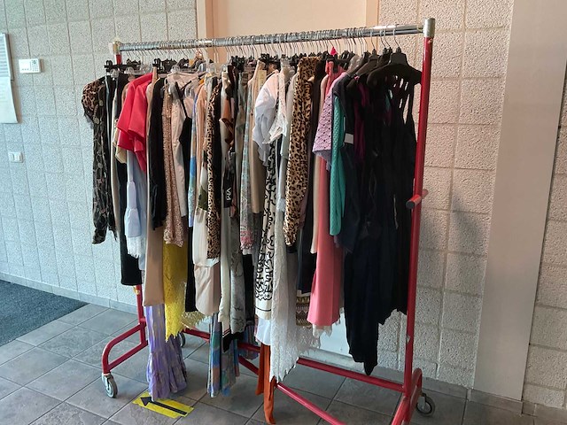 Dameskleding (90x) - afbeelding 1 van  8