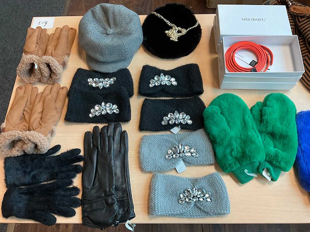 Dameskleding, schoenen en accessoires (60x) - afbeelding 2 van  7