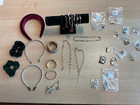 Dameskleding, schoenen en accessoires (60x) - afbeelding 5 van  7