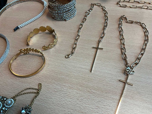 Dameskleding, schoenen en accessoires (60x) - afbeelding 6 van  7