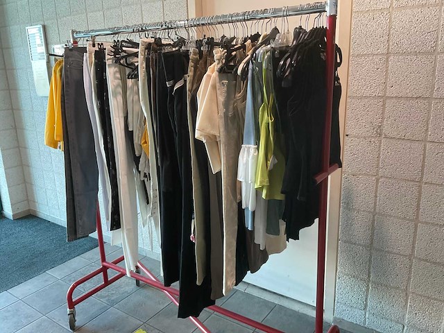 Dameskleding(70x) - afbeelding 1 van  7