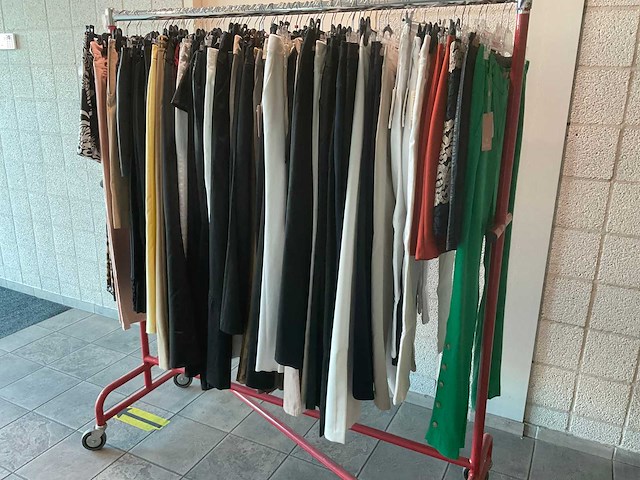 Dameskleding(70x) - afbeelding 1 van  9