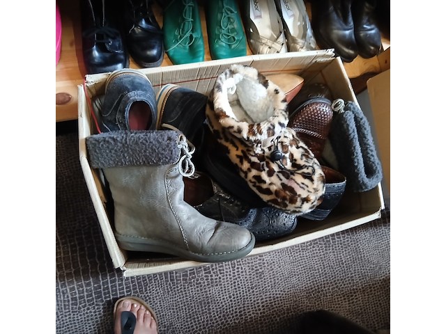 Damesschoenen en nette herenschoenen - afbeelding 3 van  12