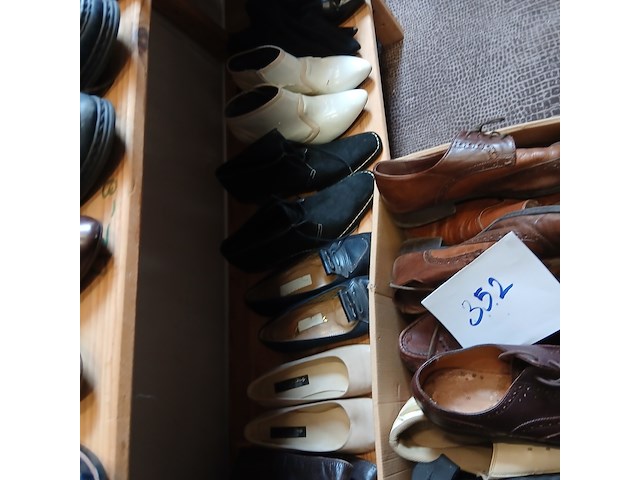 Damesschoenen en nette herenschoenen - afbeelding 7 van  12