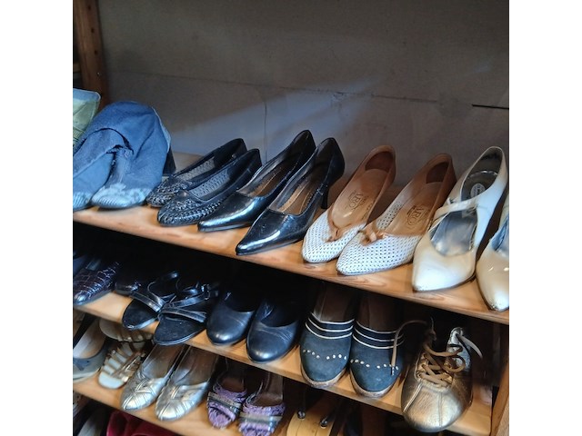 Damesschoenen en nette herenschoenen - afbeelding 8 van  12