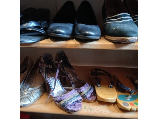 Damesschoenen en nette herenschoenen - afbeelding 10 van  12