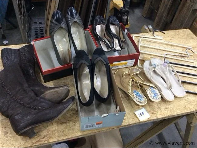Damesschoenen + - afbeelding 1 van  3