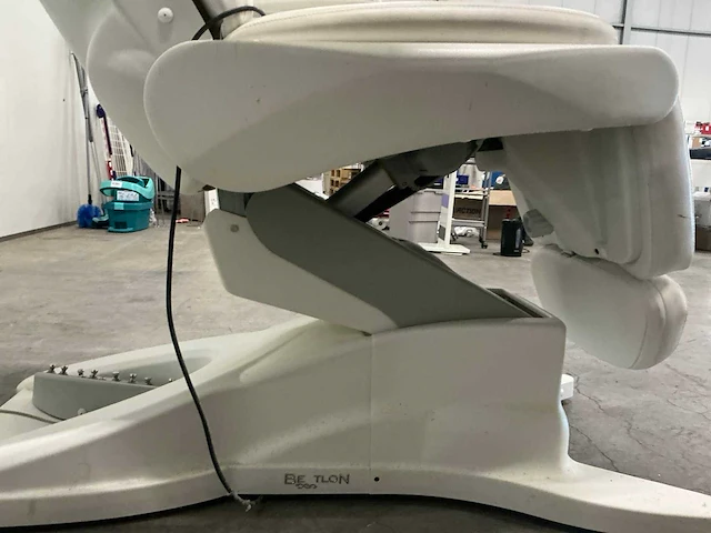 Danconr benton platinum elektrische behandelstoel - afbeelding 2 van  4