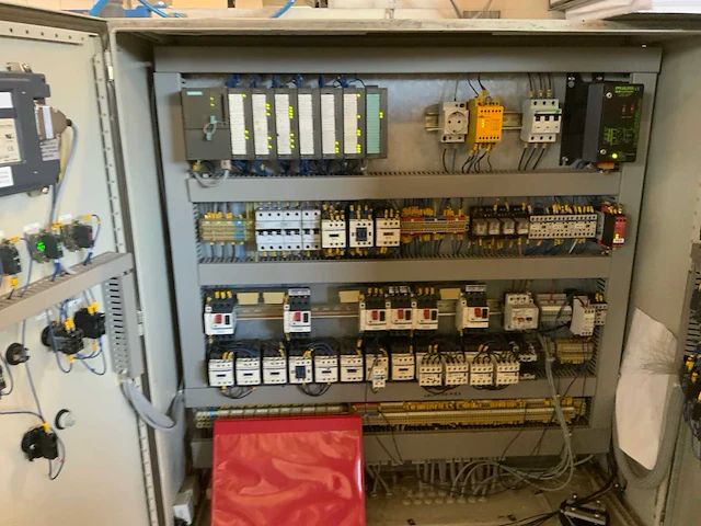 Danconveyor de-palletiseer installatie - afbeelding 11 van  23