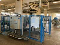Danconveyor de-palletiseer installatie