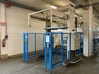 Danconveyor de-palletiseer installatie