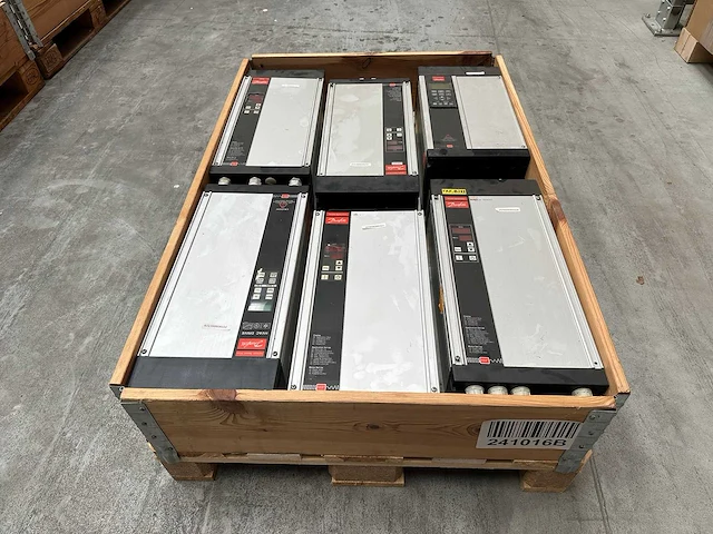 Danfoss - partij vlt frequentieregelaars / variable speed drives - afbeelding 1 van  7