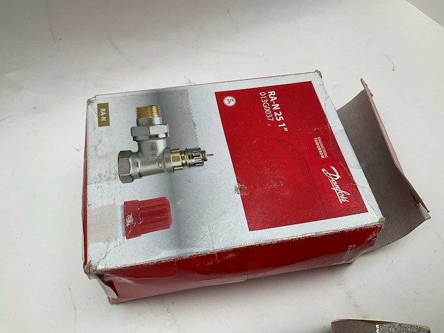 Danfoss 013g0037 thermostatische radiatorafsluiter haaks verkort - afbeelding 3 van  3