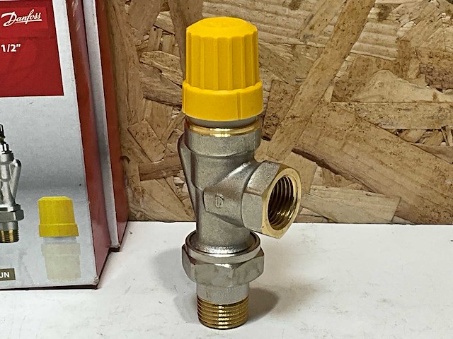 Danfoss 013g3042 radiatorafsluiter thermostatisch ra-un 1/2" dn15 (uk) (5x) - afbeelding 2 van  4