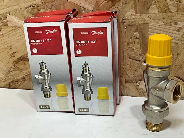 Danfoss 013g3042 radiatorafsluiter thermostatisch ra-un 1/2" dn15 (uk) (5x) - afbeelding 3 van  4