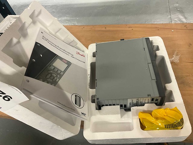 Danfoss 302pk75t5e20h1 0,75 kw frequentieregelaar - afbeelding 2 van  2