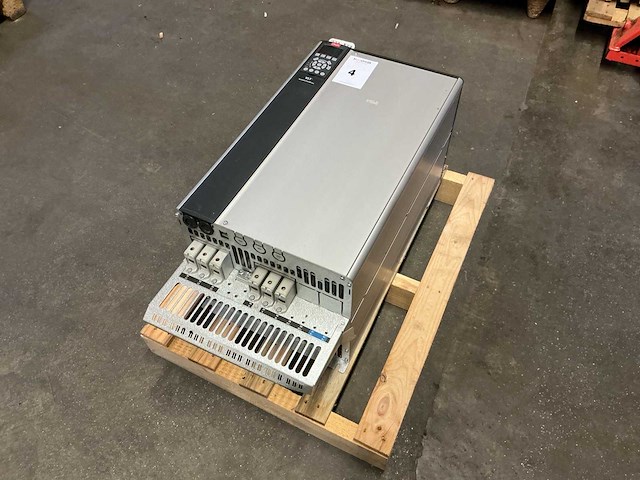 Danfoss 55kw fc-302 131h1594 frequentieregelaar - afbeelding 1 van  7