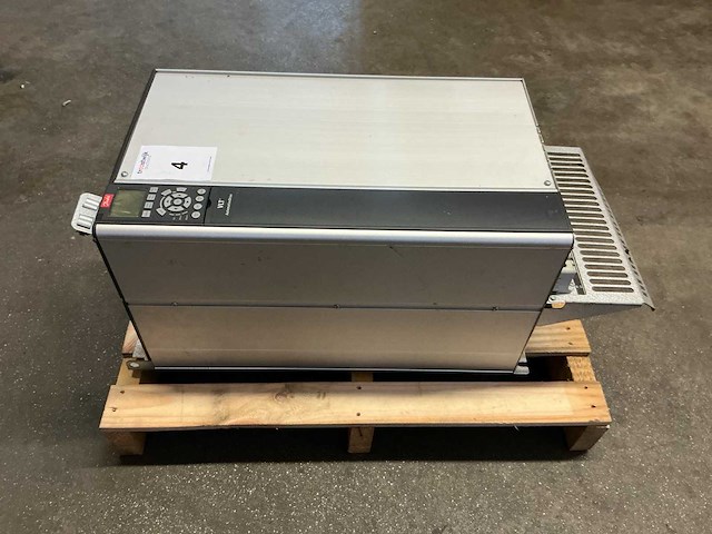Danfoss 55kw fc-302 131h1594 frequentieregelaar - afbeelding 4 van  7