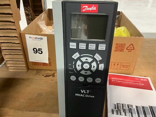 Danfoss fc-102p2k2t4e20h1xg 2,2 kw frequentieregelaar - afbeelding 2 van  5