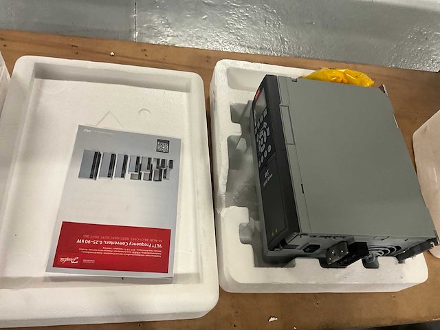 Danfoss fc-102p5k5t4e20h1xg 5,5 kw frequentieregelaar - afbeelding 4 van  5