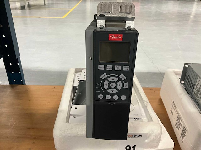 Danfoss fc-302p1k5t5e20h1xg 1,5 kw frequentieregelaar - afbeelding 2 van  4