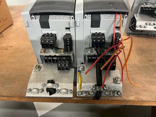 Danfoss fc-302pk75t5e20h1 frequentieregelaar (2x) - afbeelding 3 van  4